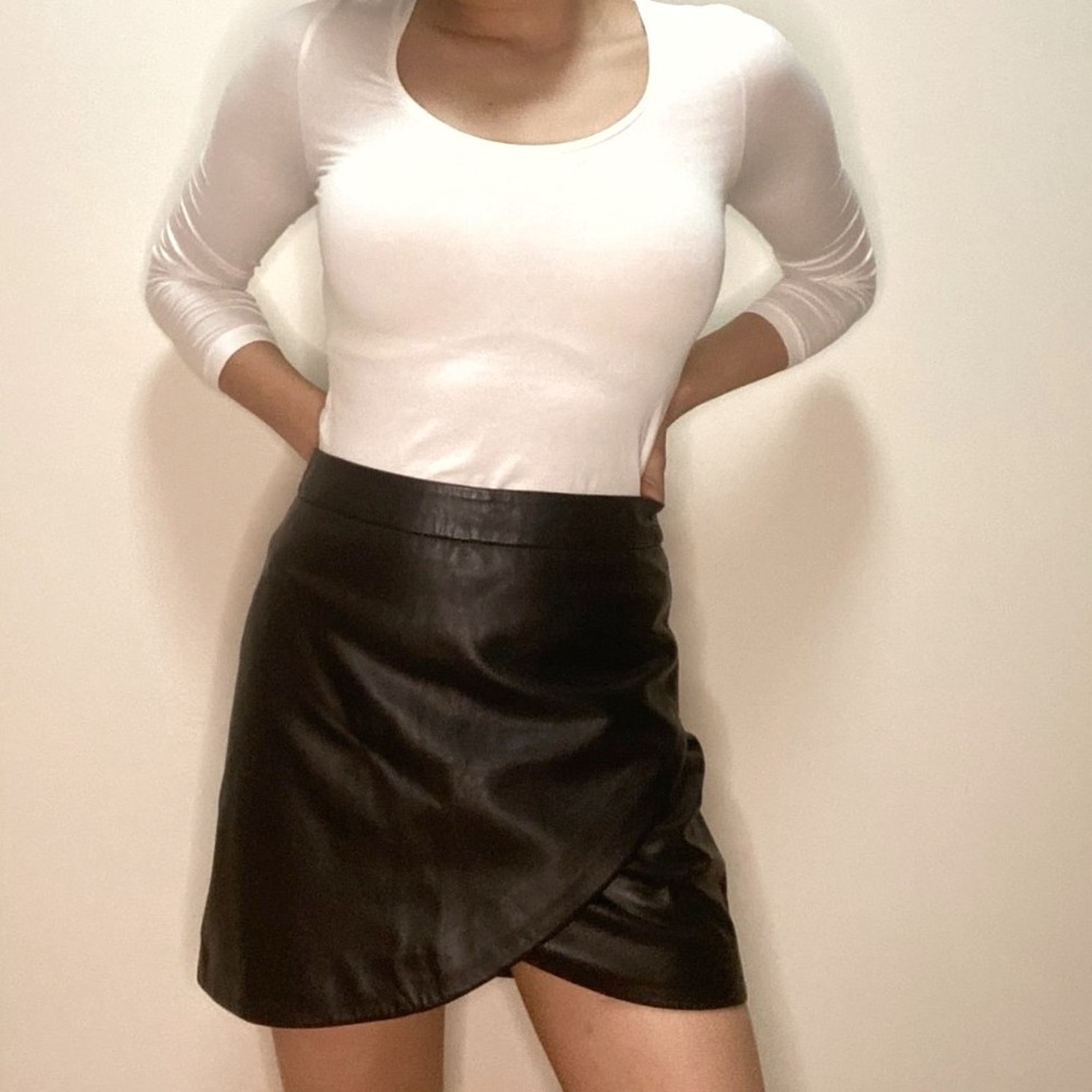 Banana Republic lamb leather Black Wrap Skirt NWOT size 8 - Picture 13 of 13